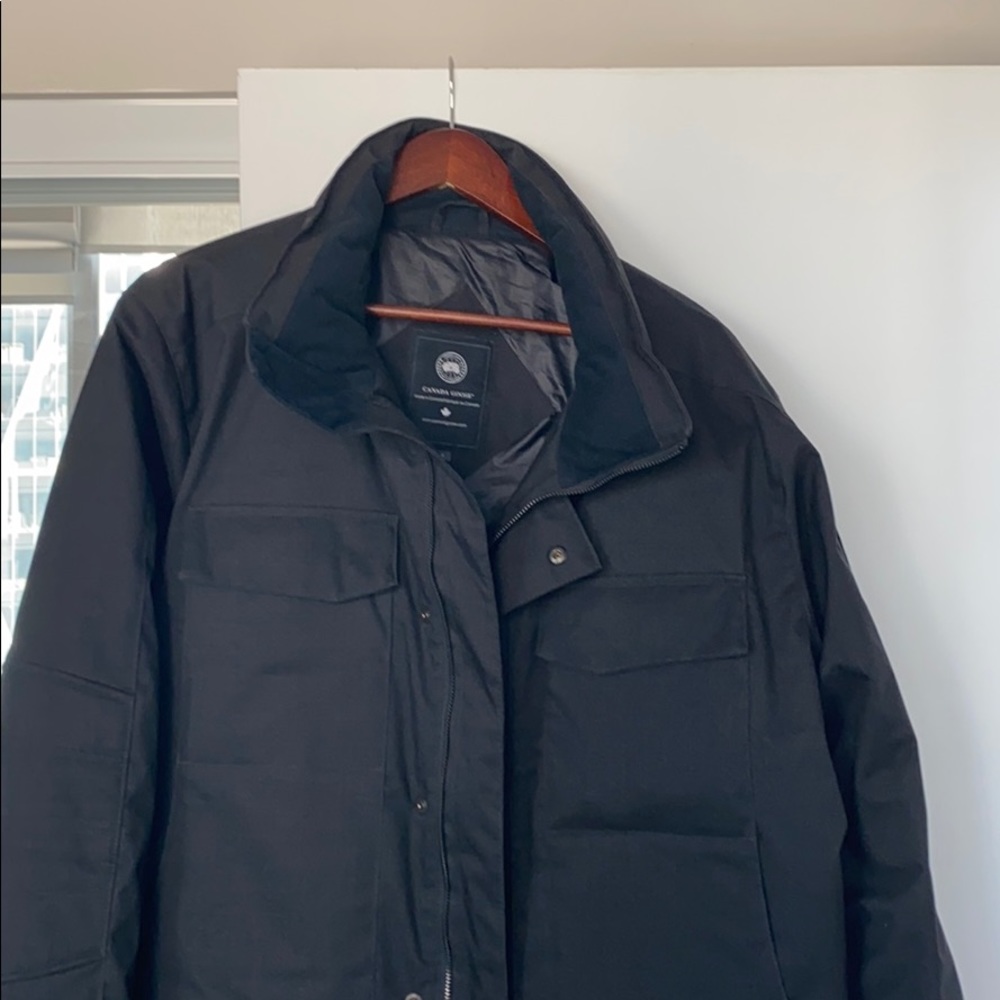 Mint condition 2015 Canada Goose Windermere coat.